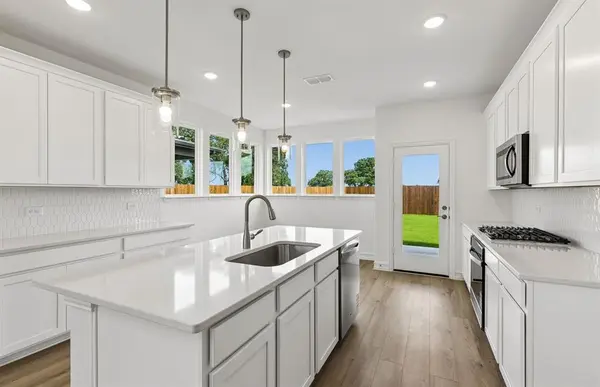 1028 Hammy Lane, Aubrey, TX 76227