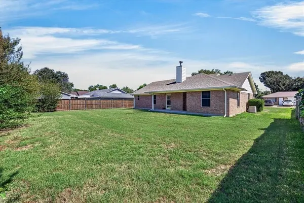 1204 S Bettie Street, Mabank, TX 75147