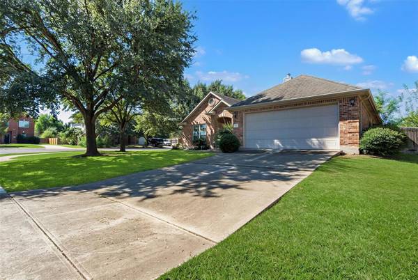 125 Amber Ash DR, Kyle, TX 78640