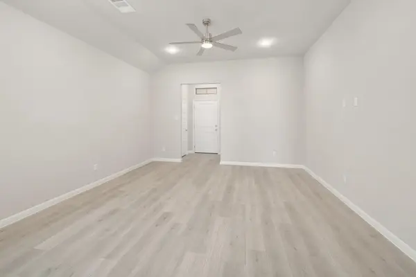 222 Hornet ST, Elgin, TX 78621