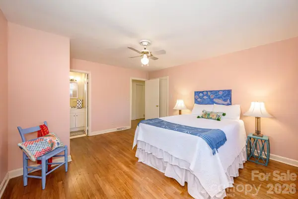 224 Lyndale RD, Hendersonville, NC 28739