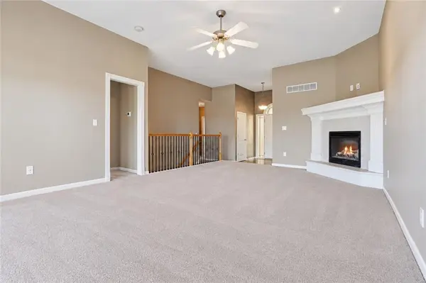 615 Seaton BLVD, Raymore, MO 64083