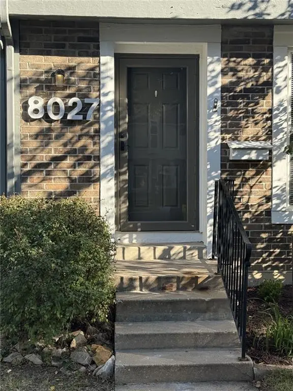 8027 Halsey ST, Lenexa, KS 66215