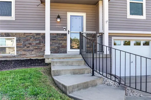 1915 Shirley CT, Liberty, MO 64068