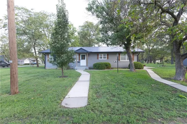 401 N 4th ST, Humboldt, KS 66748