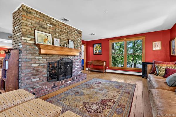 6 Scenic DR, Suffern, NY 10901