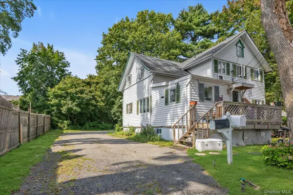 12 Beech CT, Glen Cove, NY 11542