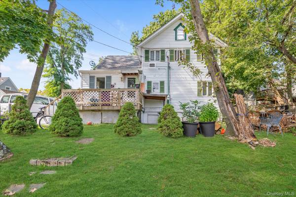 12 Beech CT, Glen Cove, NY 11542