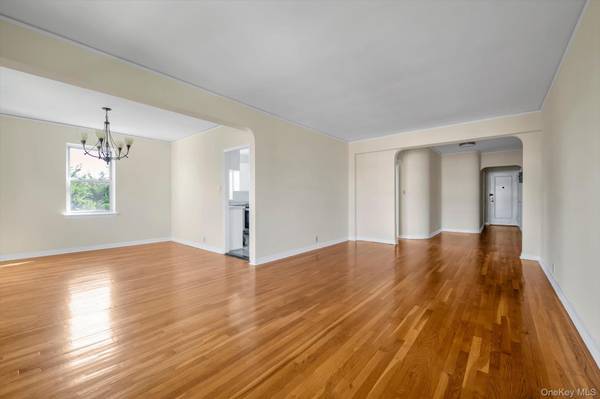 1367 Broadway #B17, Hewlett, NY 11557
