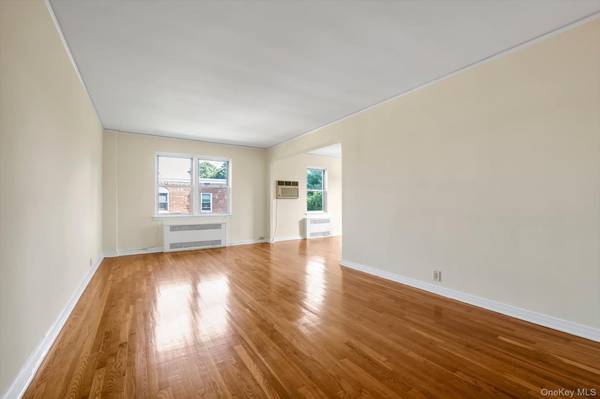 1367 Broadway #B17, Hewlett, NY 11557