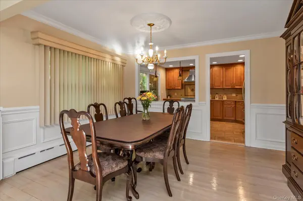 24 Summit RD, Port Washington, NY 11050