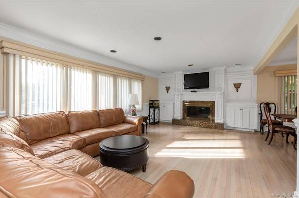 24 Summit RD, Port Washington, NY 11050