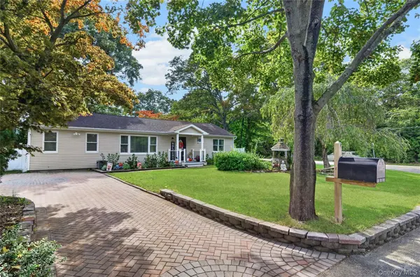 29 Wabil RD, Miller Place, NY 11764