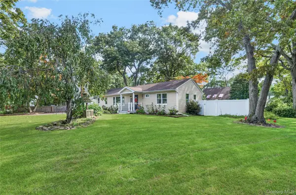 29 Wabil RD, Miller Place, NY 11764