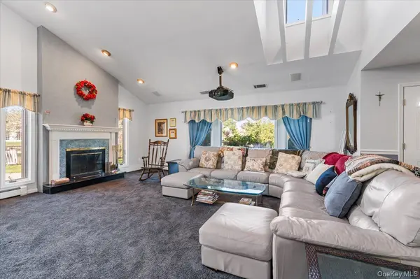 2 Fairfax RD, Massapequa, NY 11758