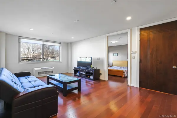 31-32 Union St #2C, Flushing, NY 11354
