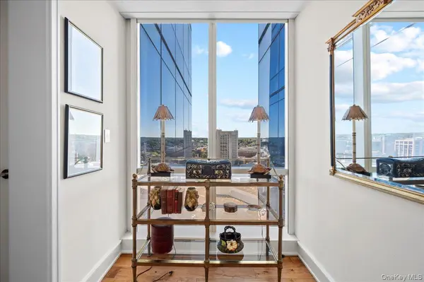 1 Renaissance SQ #23C, White Plains, NY 10601