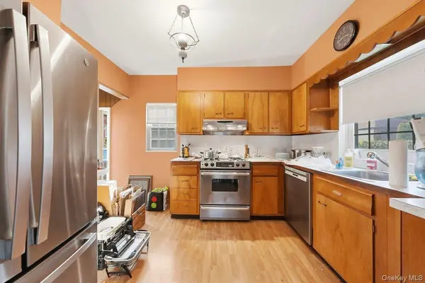 54 Kimball TER, Yonkers, NY 10704