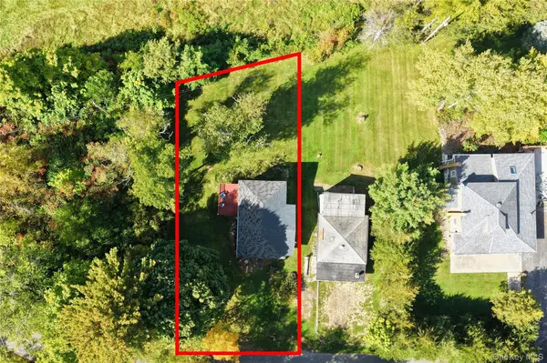 9 Old Green Lake RD, Athens, NY 12015