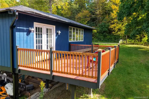 9 Old Green Lake RD, Athens, NY 12015