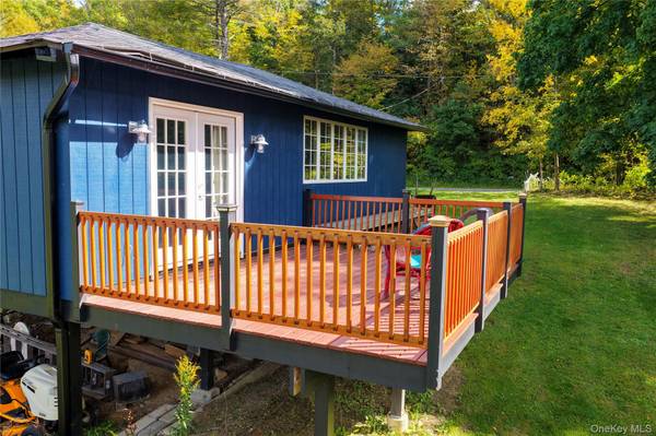 9 Old Green Lake RD, Athens, NY 12015