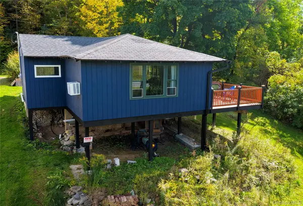 9 Old Green Lake RD, Athens, NY 12015