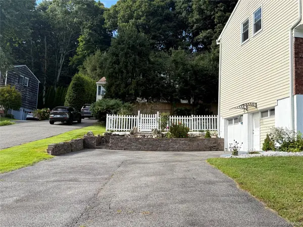 3123 Douglas DR, Yorktown Heights, NY 10598