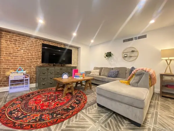 4112 20th AVE, Astoria, NY 11105