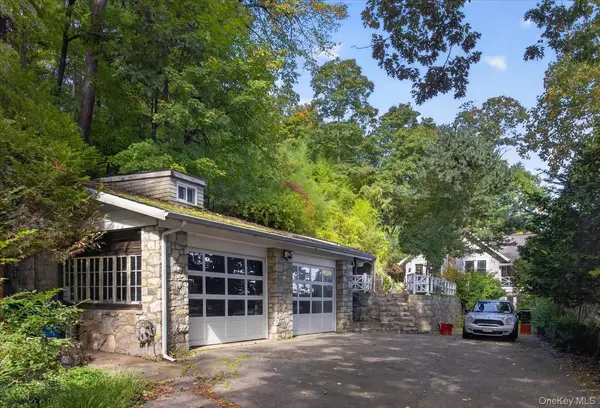 79 Tanglewylde RD, Lake Peekskill, NY 10537