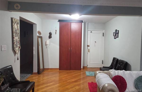 14350 Hoover Avenue #116, Briarwood, NY 11435