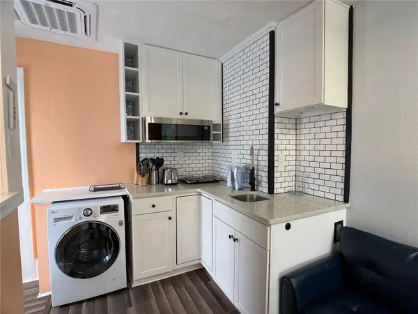 7401 & 1/2 1ST AVE N #UPR-A, St Petersburg, FL 33710