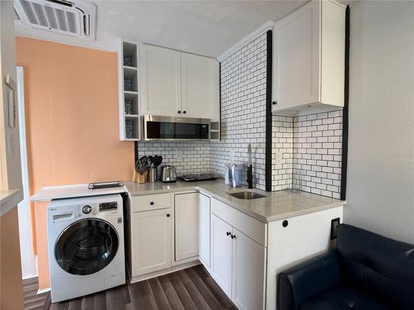 7401 & 1/2 1ST AVE N #UPR-A, St Petersburg, FL 33710