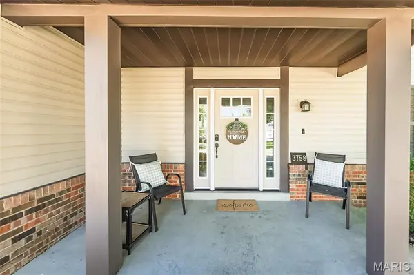 3758 Gumtree LN, St Louis, MO 63129