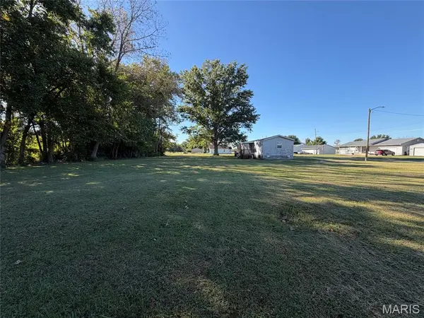 324 S Main ST, St Elmo, IL 62458