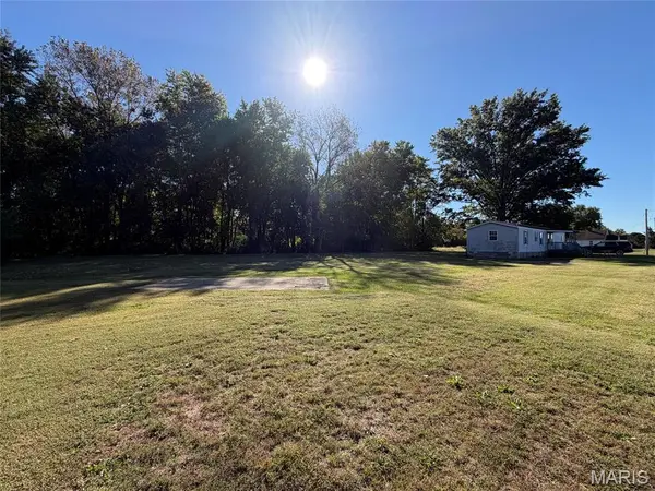 324 S Main ST, St Elmo, IL 62458