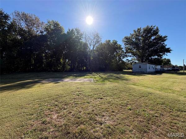 324 S Main ST, St Elmo, IL 62458