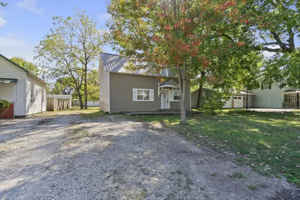 415 W Main ST, Arcola, IL 61910