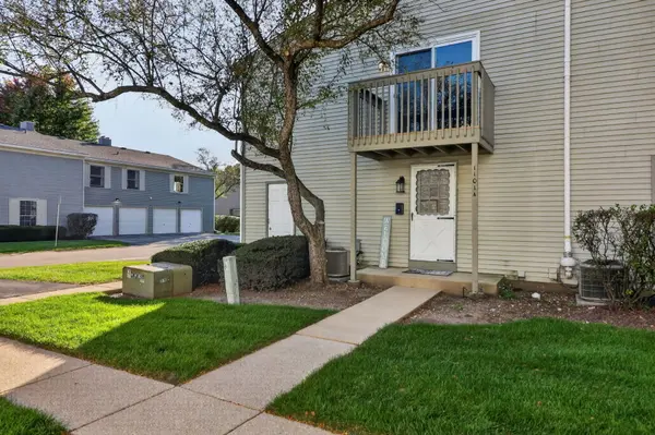 1101 Bunker Hill CT #A, Wheaton, IL 60189