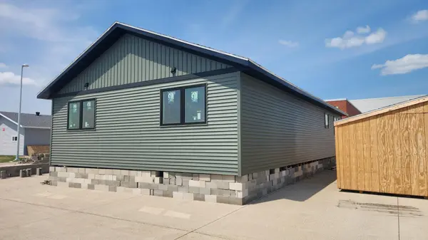 7150 25th ST S, Fargo, ND 58104