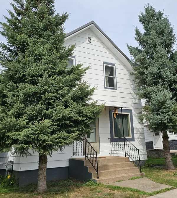 408 E E ST, Iron Mountain, MI 49801