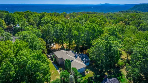 9013 Brow Lake Road, Soddy Daisy, TN 37379