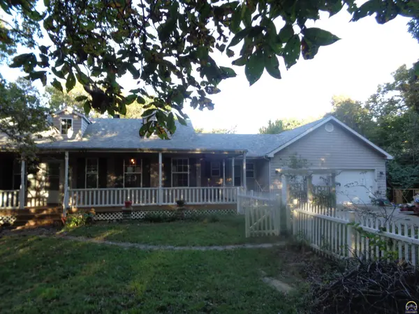 8885 Park DR, Ozawkie, KS 66070