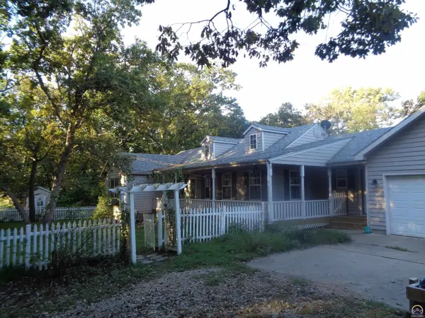 8885 Park DR, Ozawkie, KS 66070