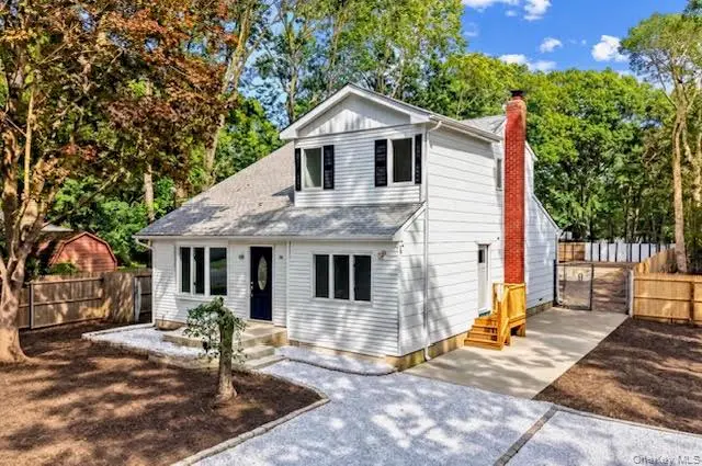 34 Pinelawn AVE, Shirley, NY 11967