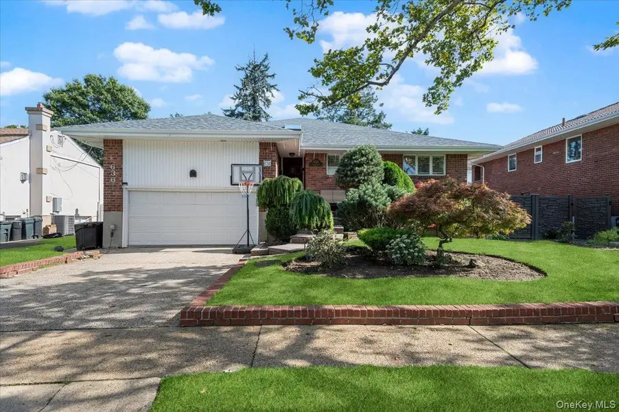 636 Diane PL, North Woodmere, NY 11581