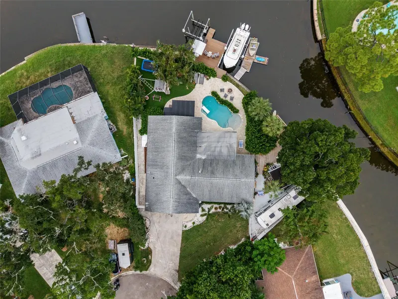4785 BUTTERFLY PL NE, St Petersburg, FL 33703