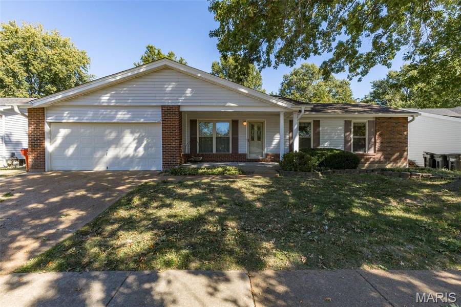 4227 Meadowgreen Trails DR, St Louis, MO 63129