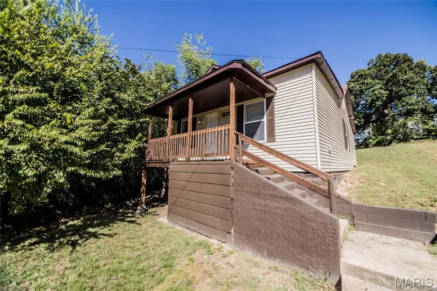 1311 Forest LN, Poplar Bluff, MO 63901
