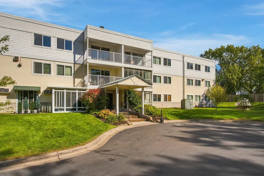 132 Demont AVE E #238, Little Canada, MN 55117
