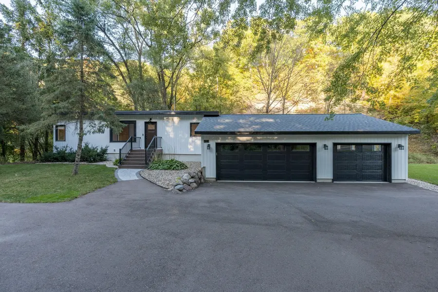 933 Thompson Ravine RD, Mankato, MN 56001